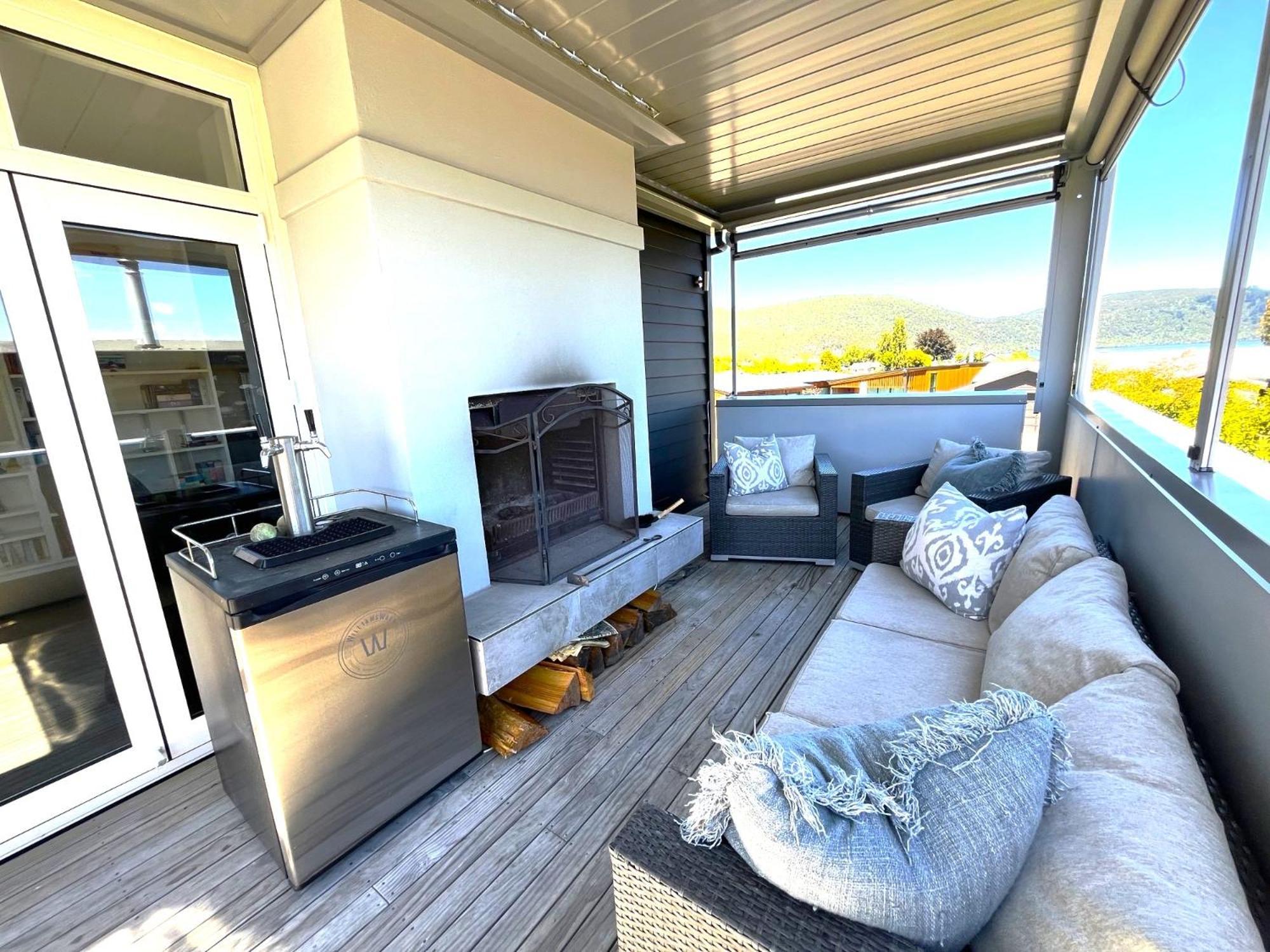 Large And Luxurious At The Lake Kinloch Exterior photo
