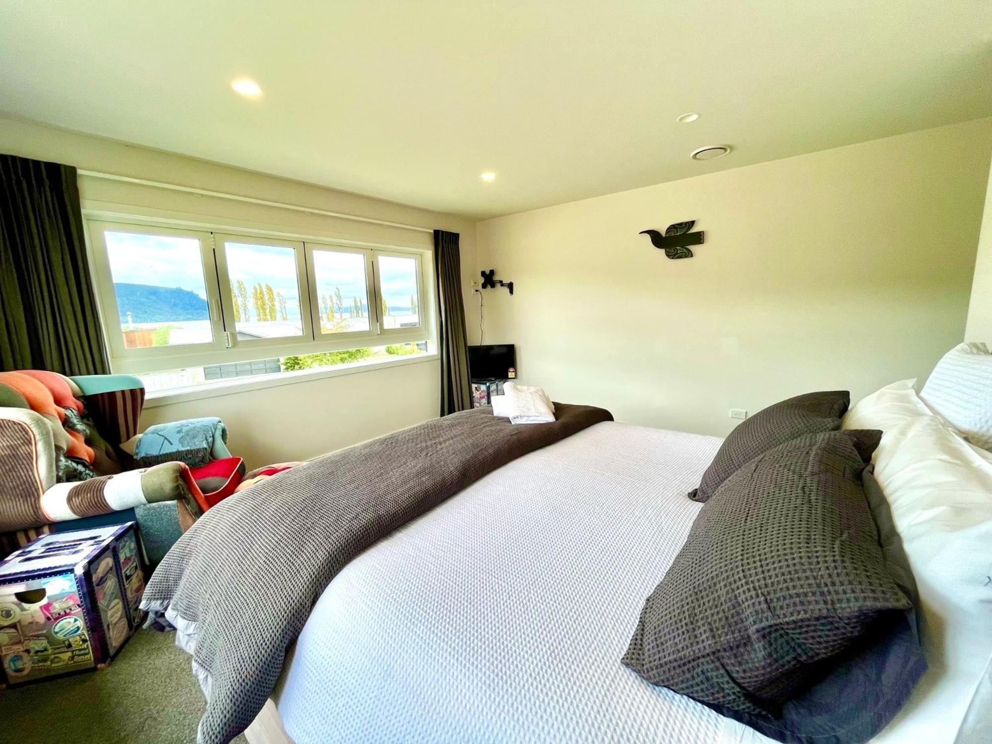 Large And Luxurious At The Lake Kinloch Exterior photo