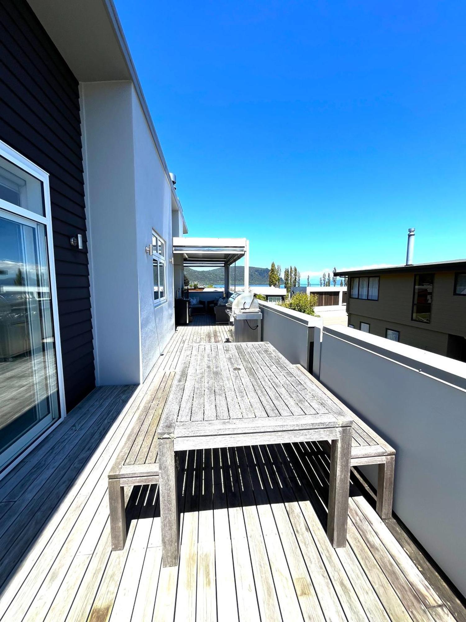 Large And Luxurious At The Lake Kinloch Exterior photo