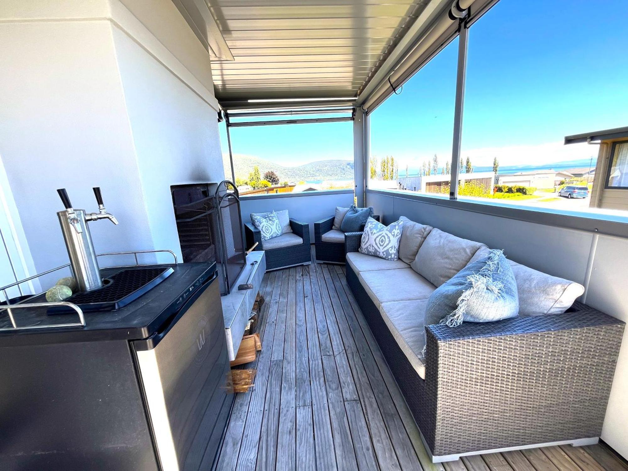 Large And Luxurious At The Lake Kinloch Exterior photo